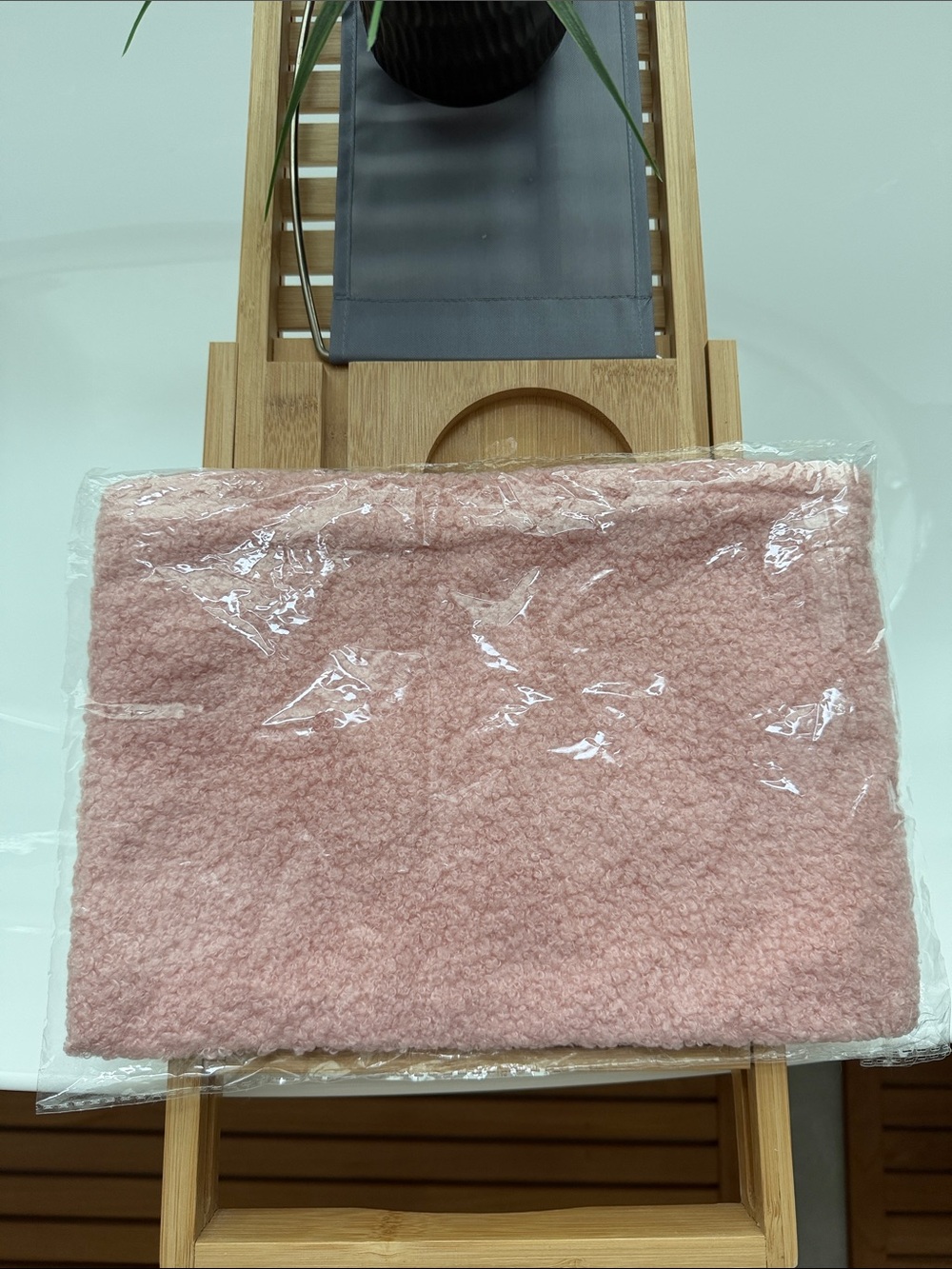 BRAND NEW WOMENS MAKEUP BAG/POUCH! Soft Pink Women's Faux Sherpa. 12” X 8.5”